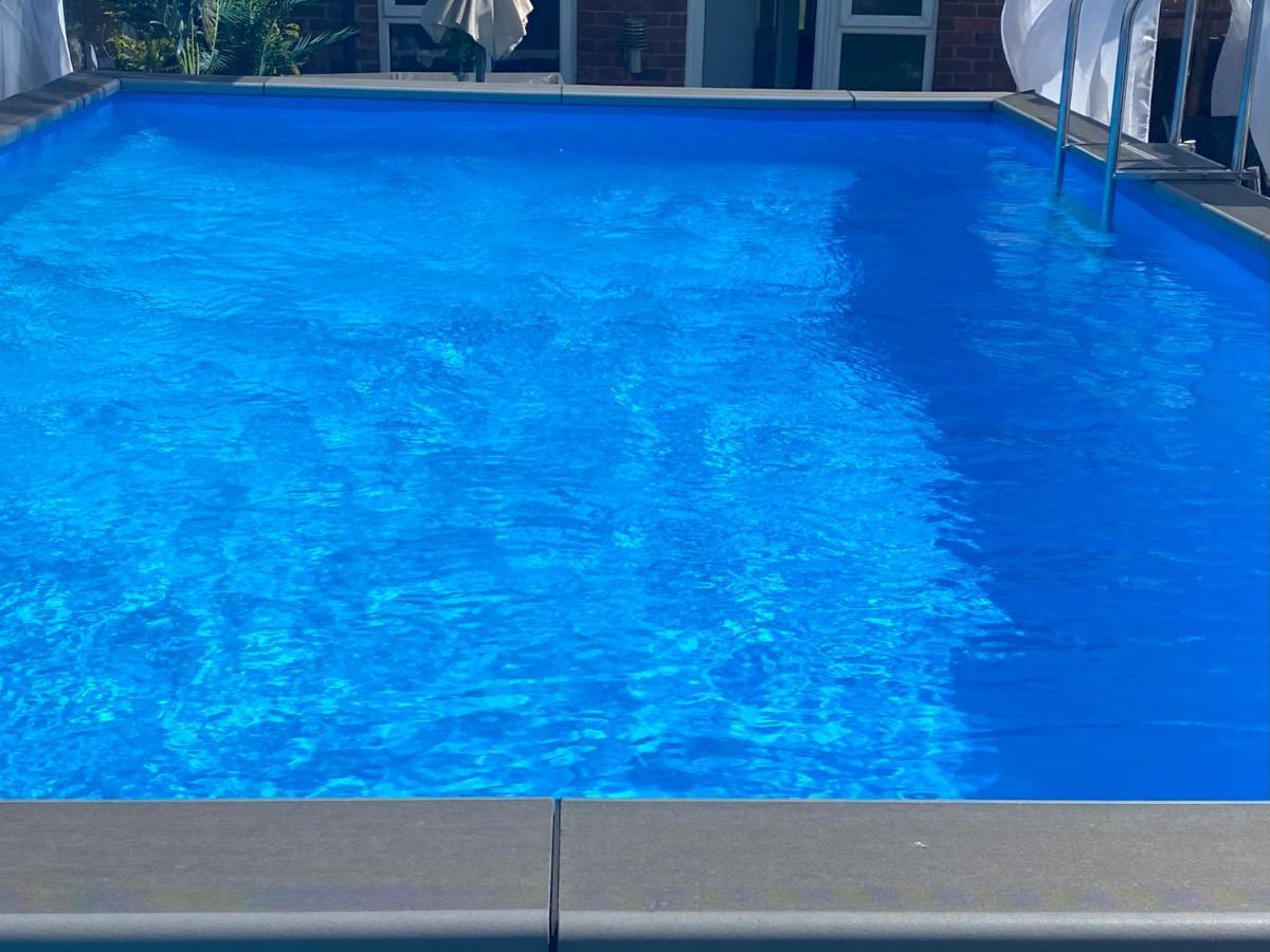 Mini Love Island Style Guest House Includes Personal Hot 24 Hour Swimming Pool, Outdoor Bathtub, Heated Dining Dome And Fire Pit, All This Is Secretly Located In The Busy Suburbs Of נוטינגהאם מראה חיצוני תמונה