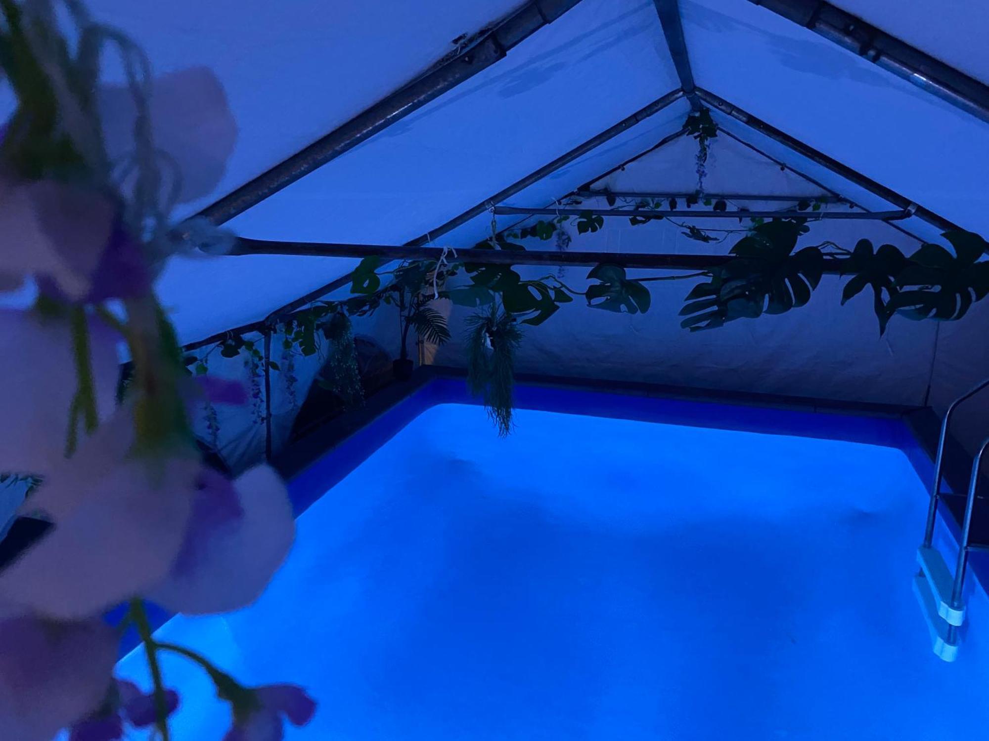 Mini Love Island Style Guest House Includes Personal Hot 24 Hour Swimming Pool, Outdoor Bathtub, Heated Dining Dome And Fire Pit, All This Is Secretly Located In The Busy Suburbs Of נוטינגהאם מראה חיצוני תמונה