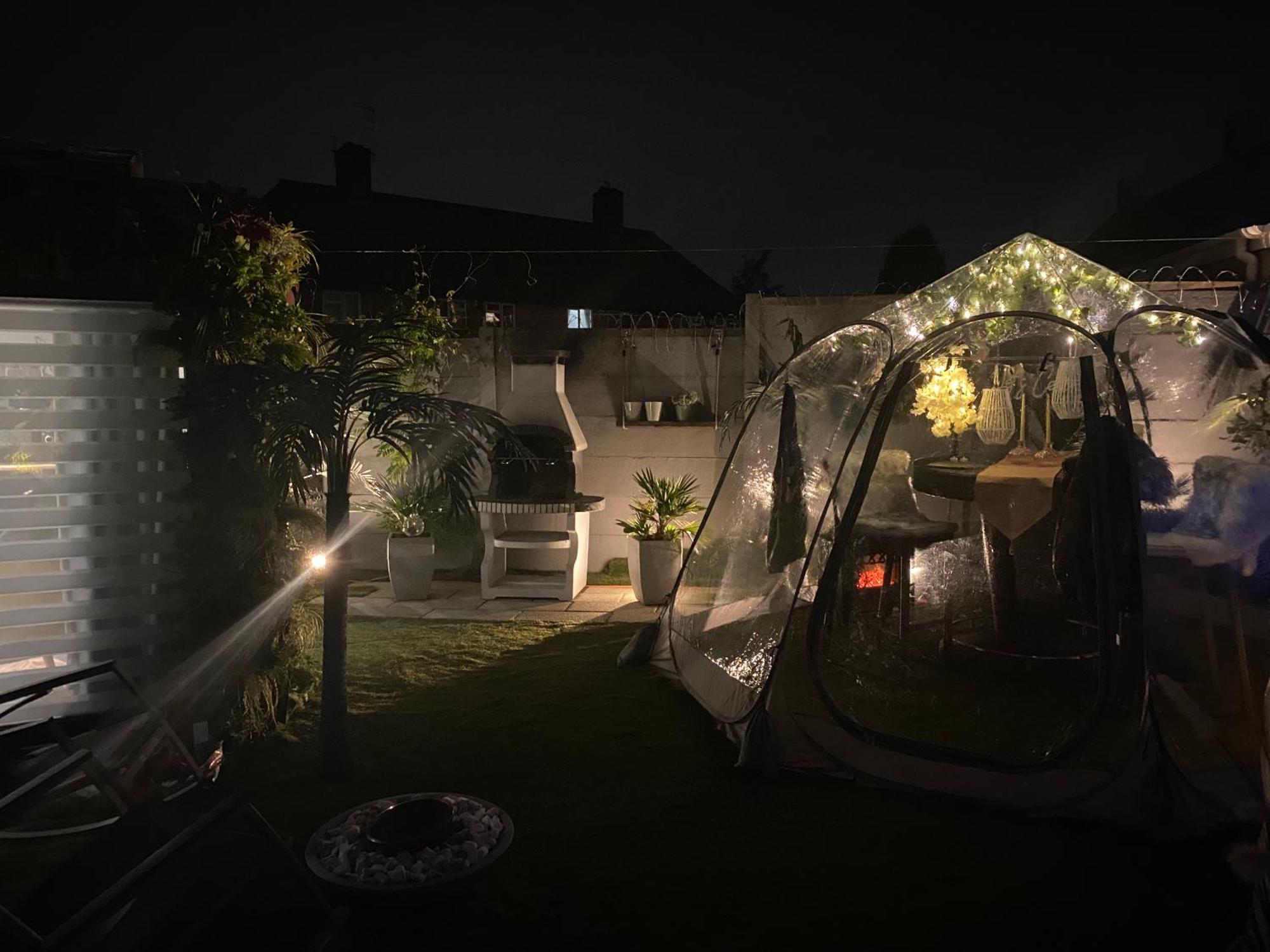 Mini Love Island Style Guest House Includes Personal Hot 24 Hour Swimming Pool, Outdoor Bathtub, Heated Dining Dome And Fire Pit, All This Is Secretly Located In The Busy Suburbs Of נוטינגהאם מראה חיצוני תמונה