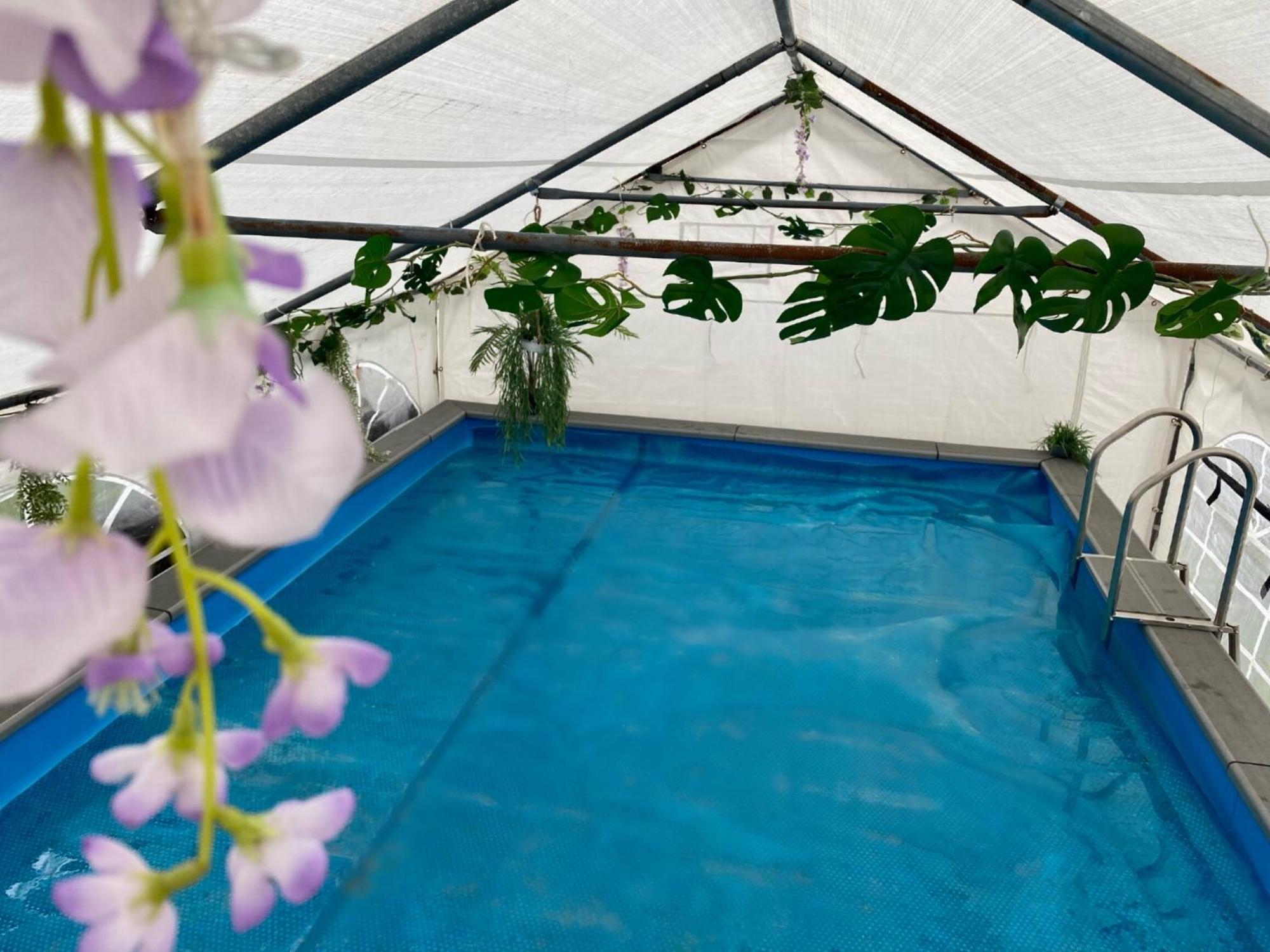 Mini Love Island Style Guest House Includes Personal Hot 24 Hour Swimming Pool, Outdoor Bathtub, Heated Dining Dome And Fire Pit, All This Is Secretly Located In The Busy Suburbs Of נוטינגהאם מראה חיצוני תמונה