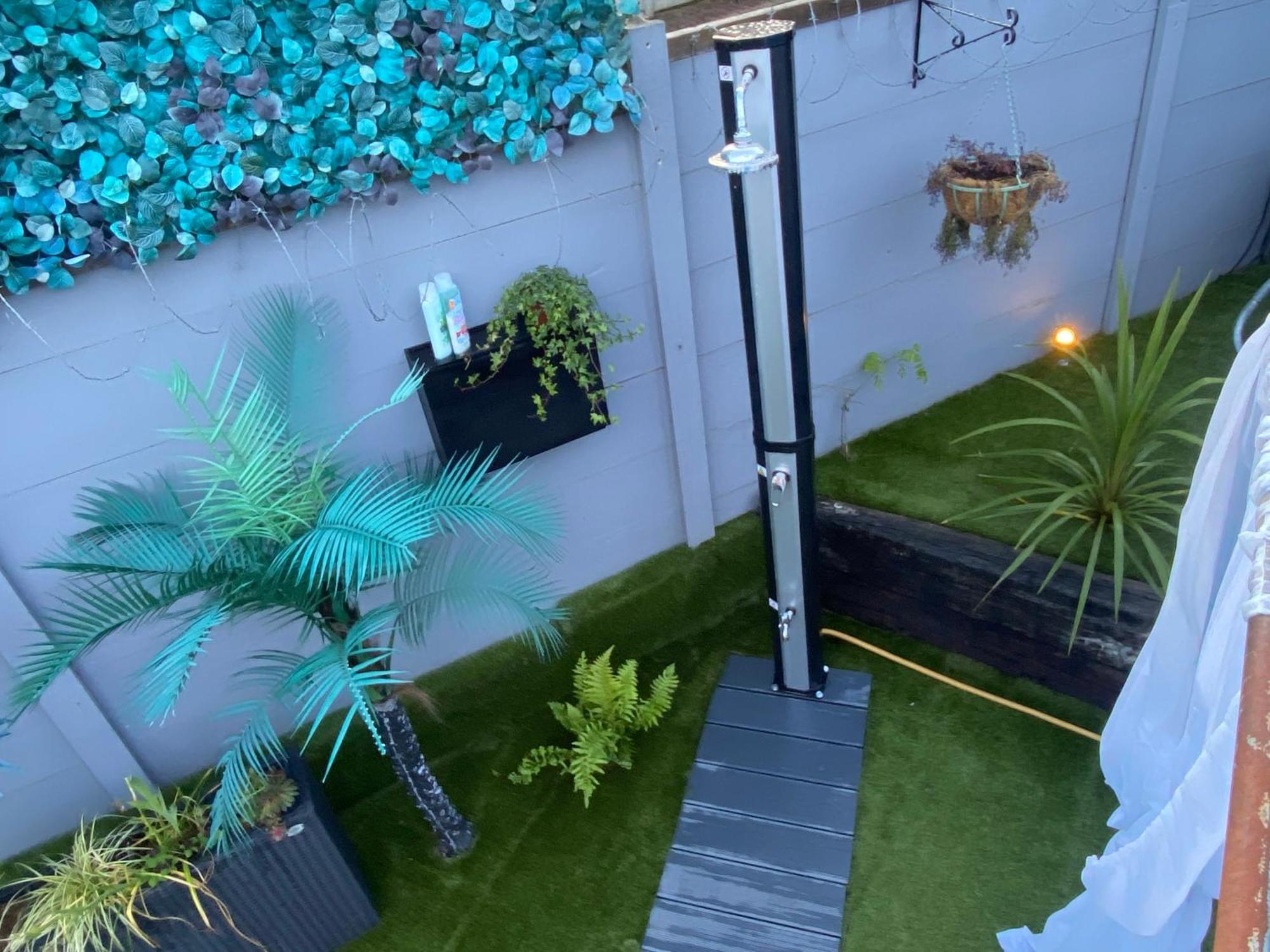 Mini Love Island Style Guest House Includes Personal Hot 24 Hour Swimming Pool, Outdoor Bathtub, Heated Dining Dome And Fire Pit, All This Is Secretly Located In The Busy Suburbs Of נוטינגהאם מראה חיצוני תמונה